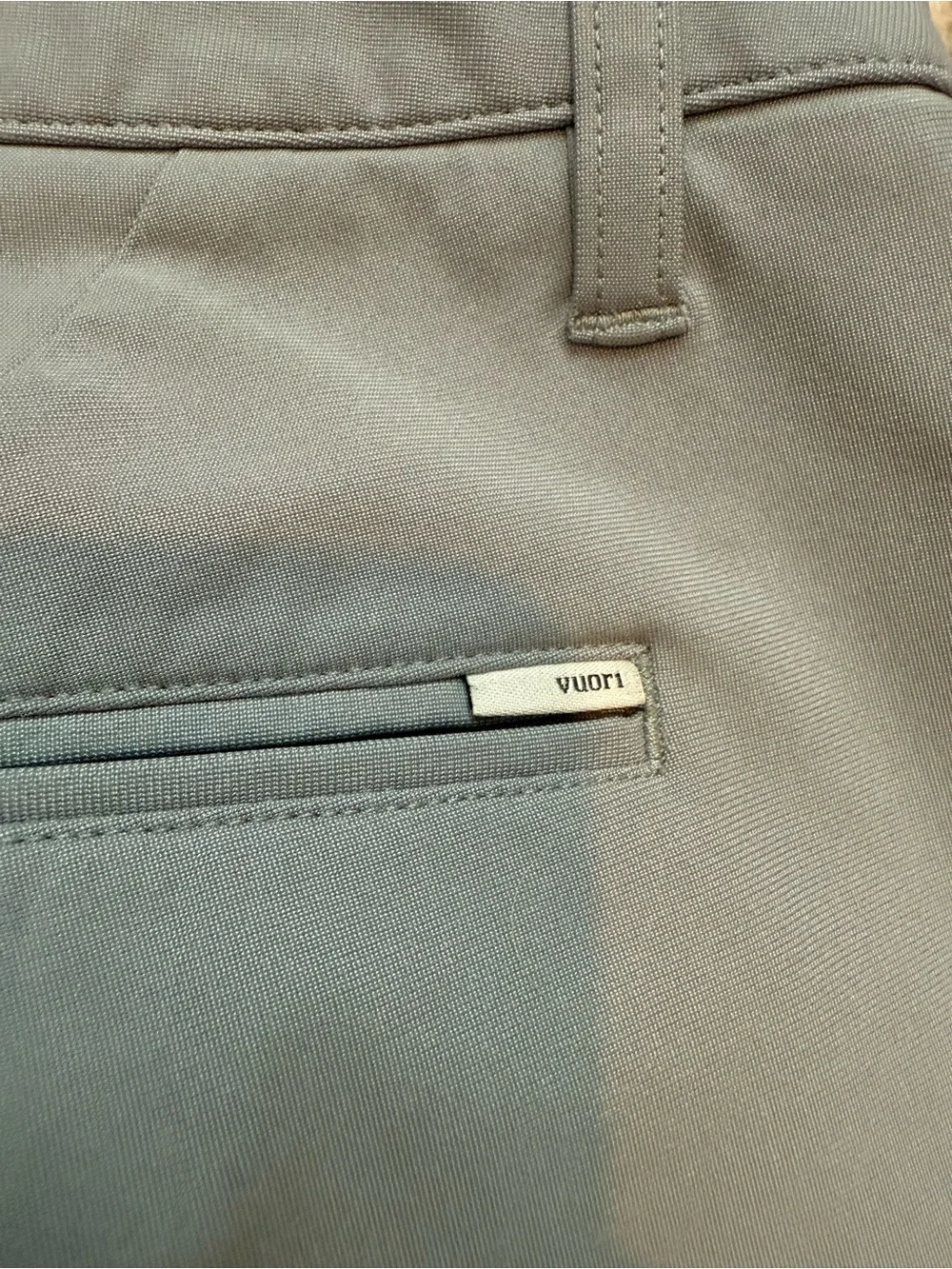 Vuori Men's Flat-Front Shorts in Light Gray